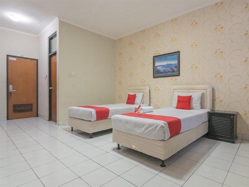 Reddoorz @ Surapati Hotel Bandung Exterior photo